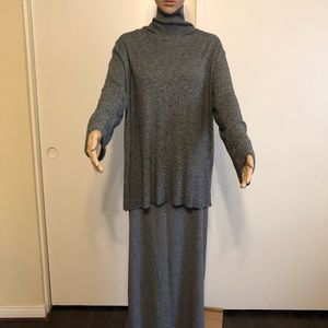 Jaclyn Smith Classic 2piece sweater/skirt set